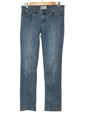 bcbgeneration cigarette straight jeans BCBGeneration Skater Straight Leg Jeans size 7/28 rise tailored pants designed in a sleek BCBGeneration Straight Leg Jeans for